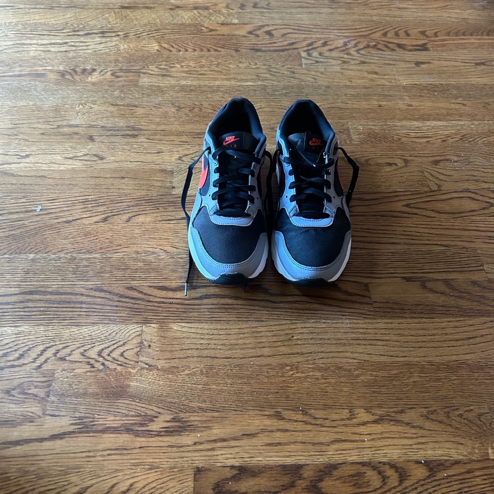 Nike Men's Black and Gray Athletic Sneakers with Red Swoosh